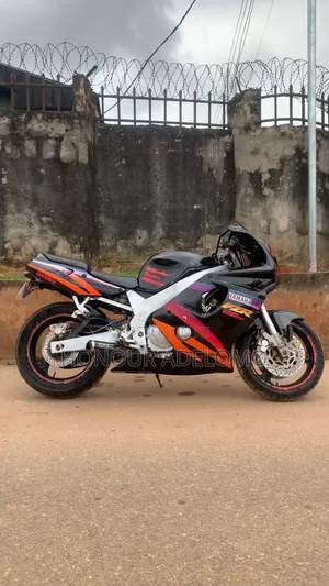 Yamaha Genesis 2005 Black