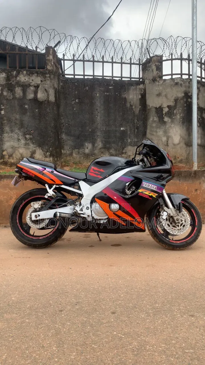 Yamaha Genesis 2005 Black