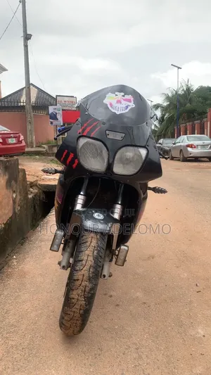 Yamaha Genesis 2005 Black
