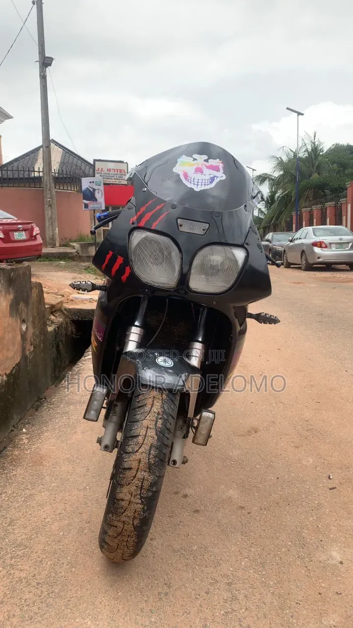 Yamaha Genesis 2005 Black