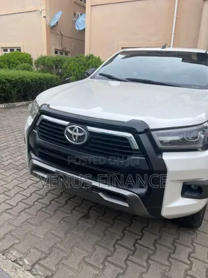 Toyota Hilux 2024 White