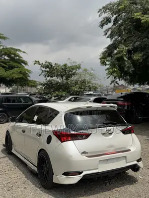 Toyota Corolla LE Plus 4dr Sedan (1.8L 4cyl CVT) 2016 White