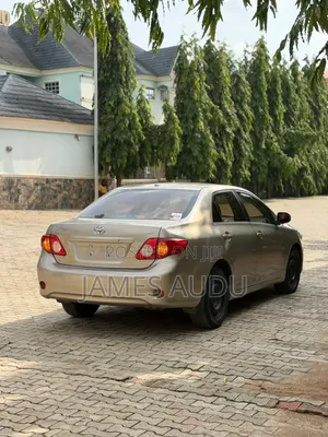 Toyota Corolla 2010 Gold