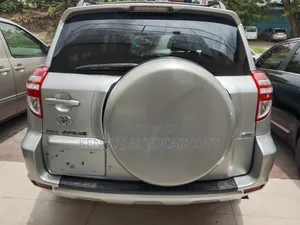 Toyota RAV4 2010 Silver