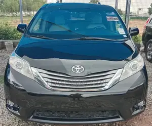 Toyota Sienna XLE 7 Passenger Auto Access Seat (3.5L 6cyl 6A) 2016
