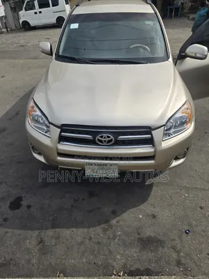 Toyota RAV4 2011 Gold