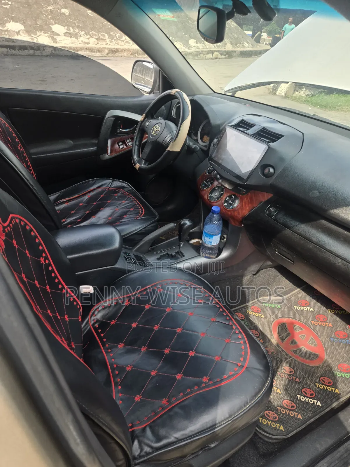 Toyota RAV4 2011 Gold