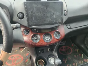 Toyota RAV4 2011 Gold