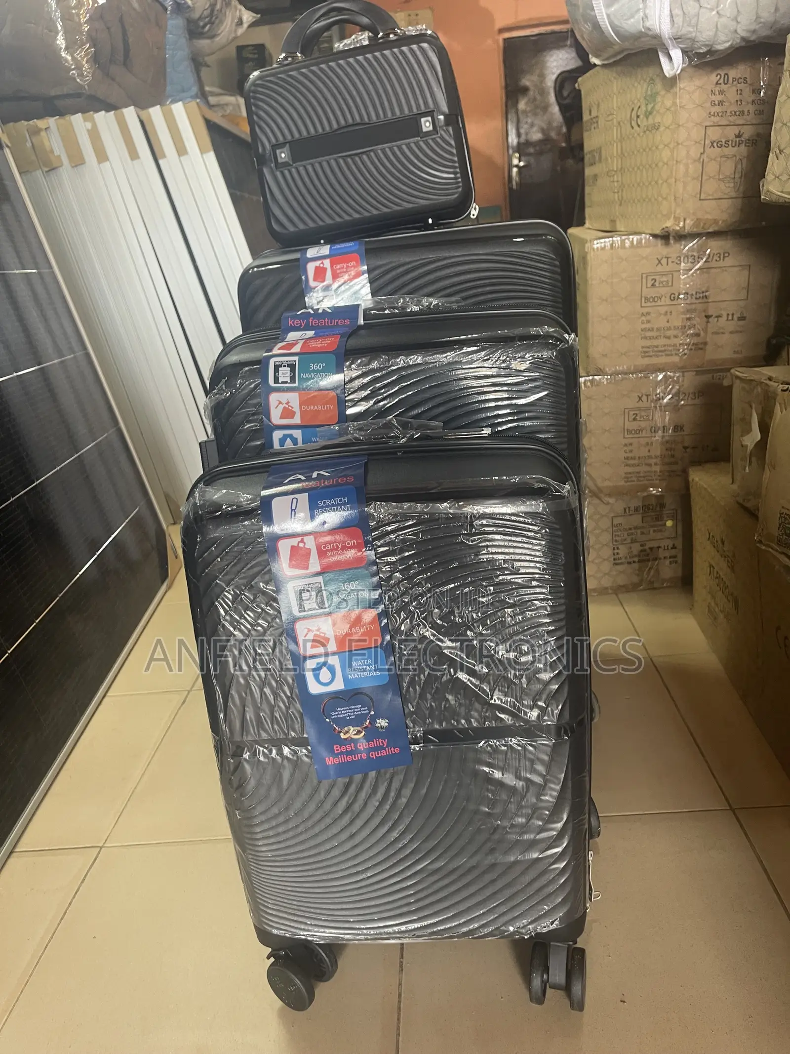  Cute 4-in-1 Black Luggage Set
