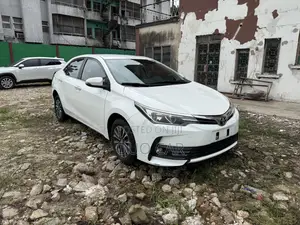 Toyota Corolla 2019 White