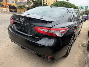 Toyota Camry SE (2.5L 4cyl 8A) 2019 Black