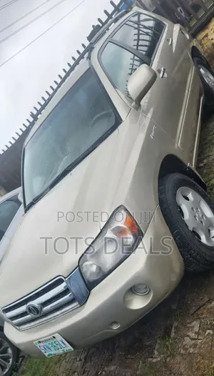 Toyota Highlander 2025 Gold