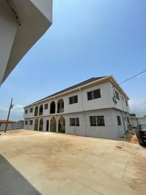 3bdrm Apartment in Isokan Estate Akobo for rent