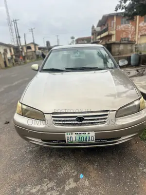 Toyota Camry Automatic 1999 Gold