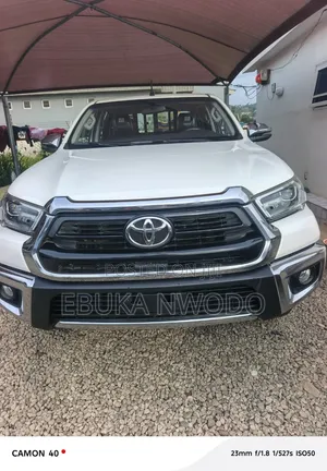 Toyota Hilux 2023 White