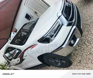 Toyota Hilux 2023 White