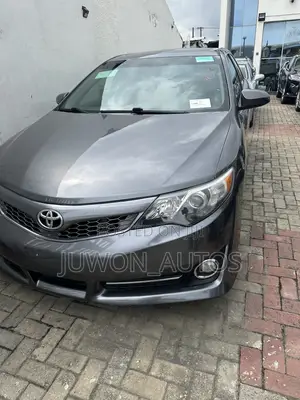 Toyota Camry SE 4dr Sedan (3.5L 6cyl 6A) 2014 Gray