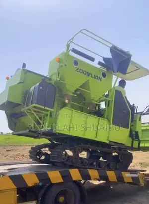 Combine Harvesting Machine