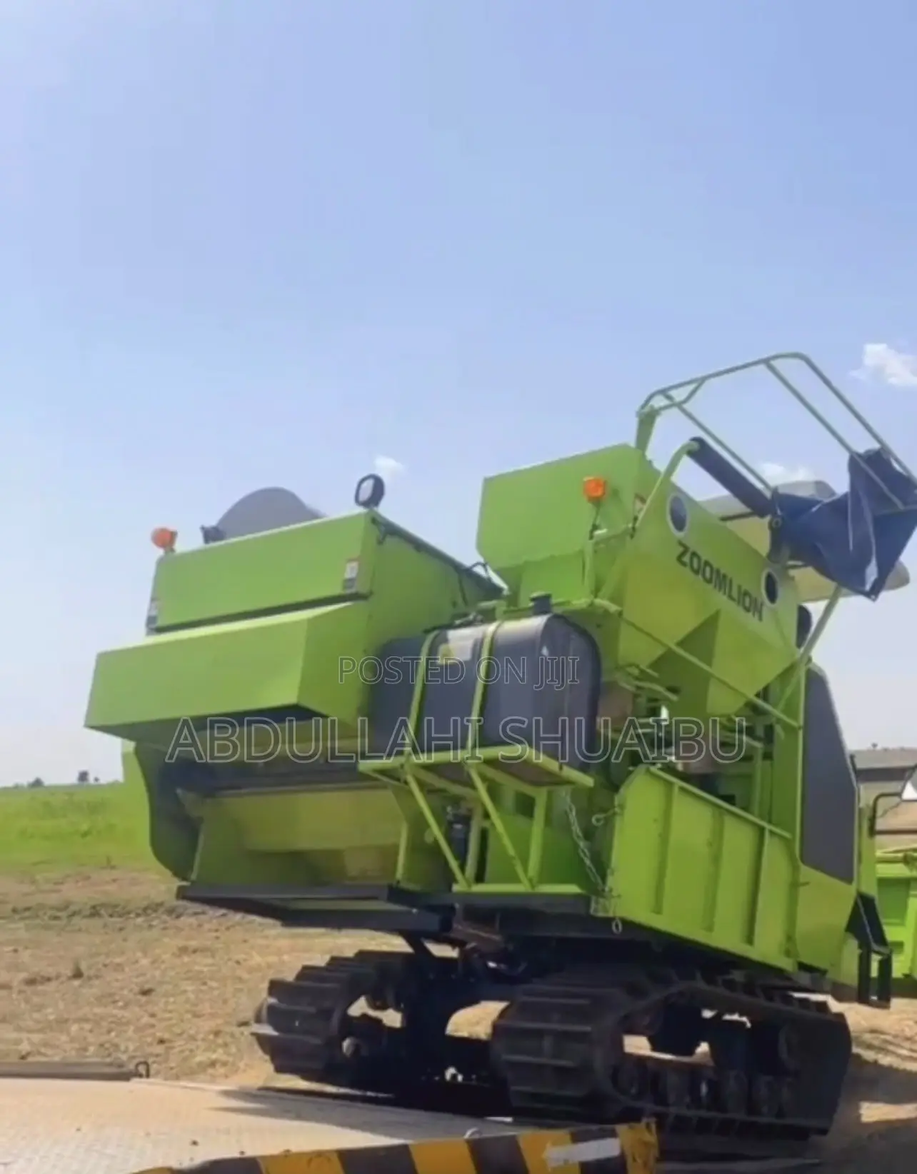 Combine Harvesting Machine