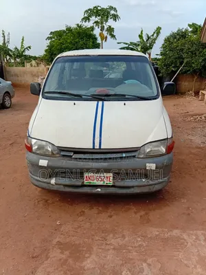 Toyota HiAce 2004 White