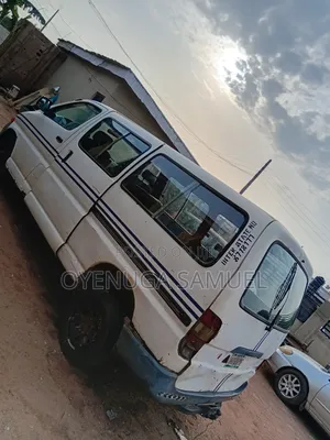 Toyota HiAce 2004 White