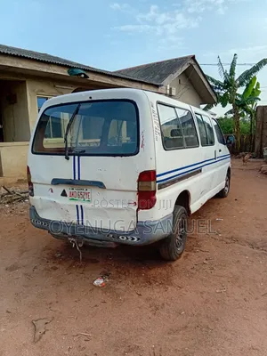 Toyota HiAce 2004 White