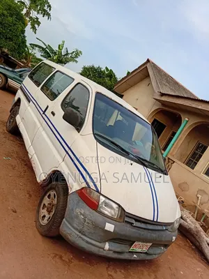 Toyota HiAce 2004 White