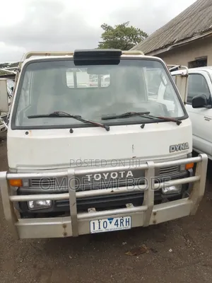 Toyota Dyna 100 Foreign Used With Big Bucket 3y Engine Petrol