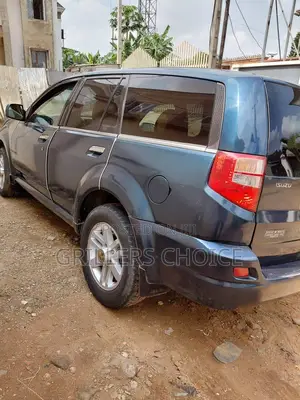 Isuzu Axiom 2004 Blue