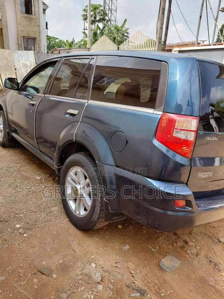 Isuzu Axiom 2004 Blue