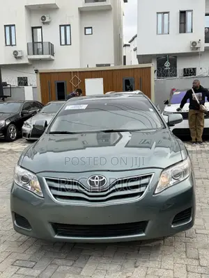 Toyota Camry LE 4dr Sedan (2.5L 4cyl 6AM) 2010 Green