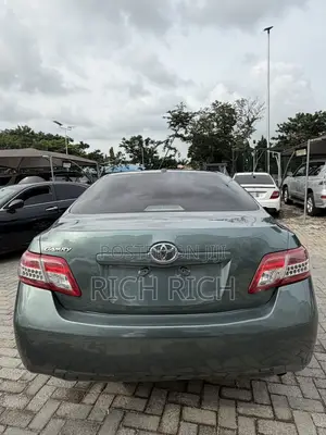 Toyota Camry LE 4dr Sedan (2.5L 4cyl 6AM) 2010 Green