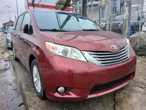Toyota Sienna 2015 Red
