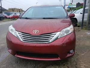 Toyota Sienna 2015 Red