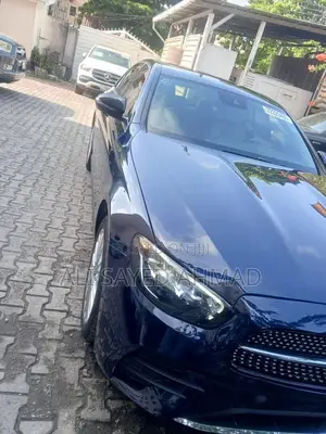Mercedes-Benz E350 2022 Blue