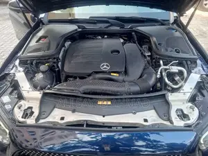 Mercedes-Benz E350 2022 Blue