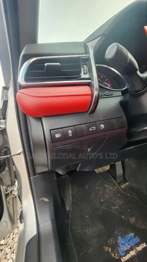 Toyota Camry 2019 Silver