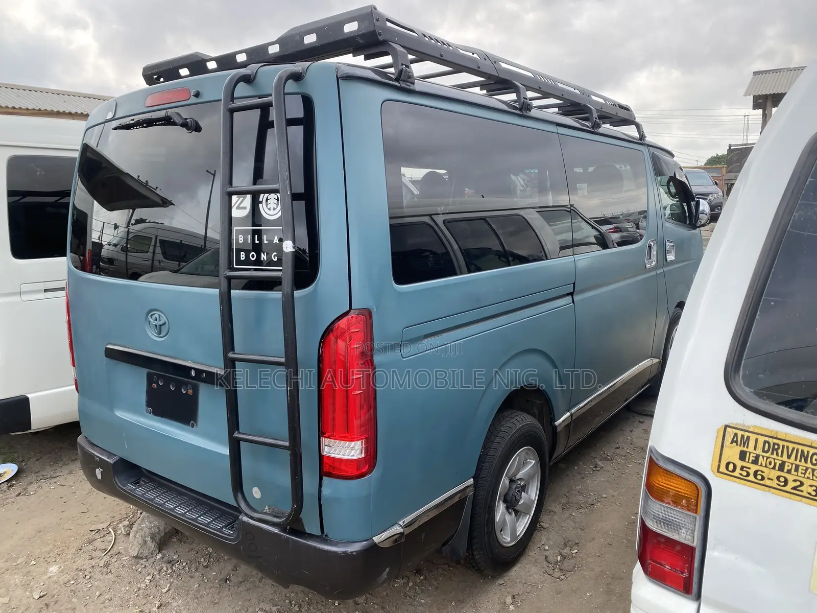 Toyota HiAce 2012 Blue