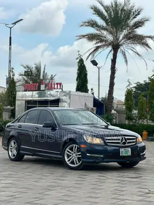 Mercedes-Benz C300 2013 Blue