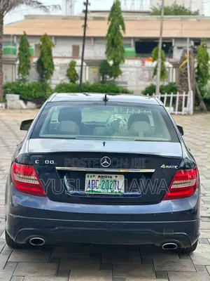 Mercedes-Benz C300 2013 Blue