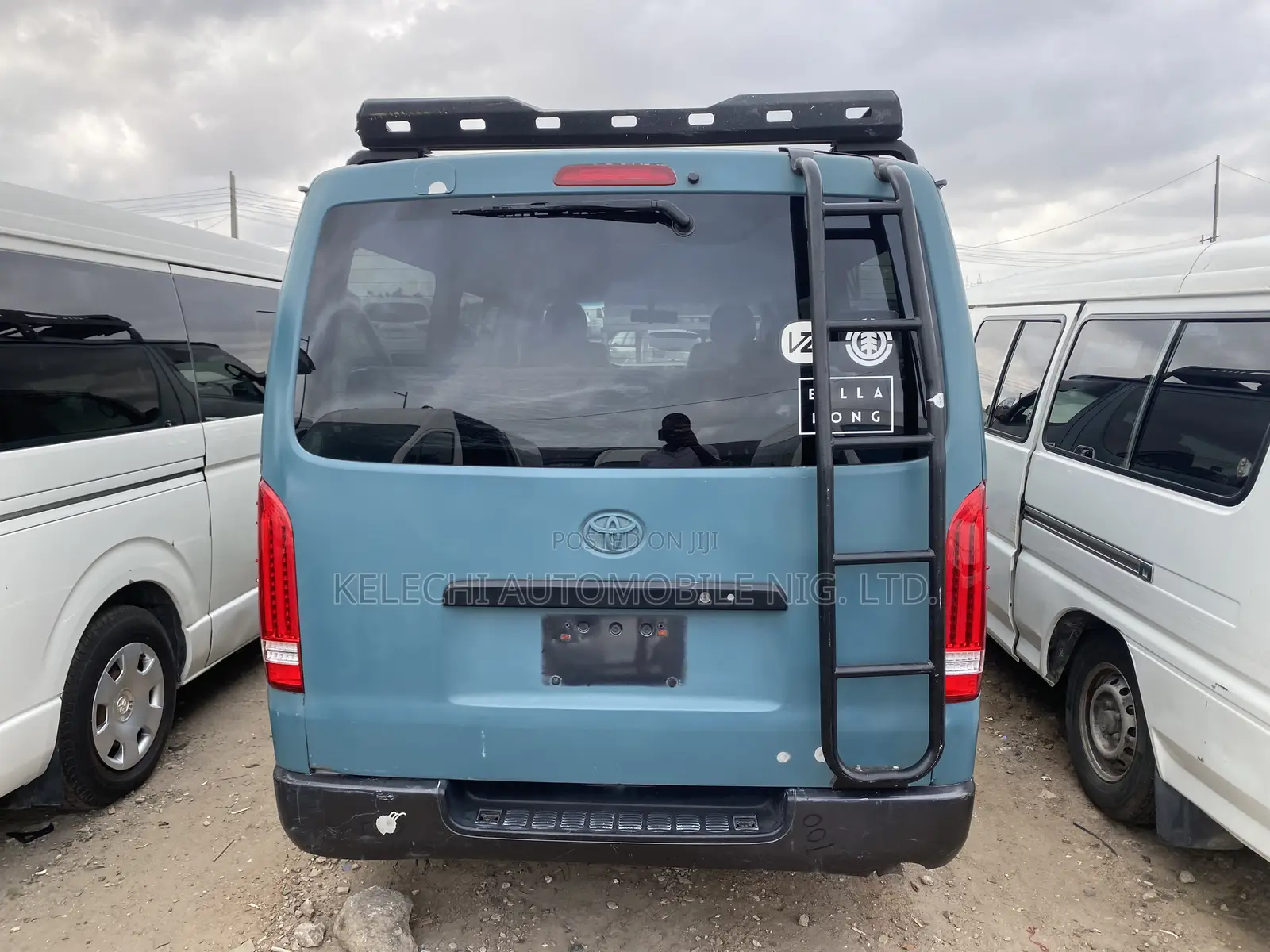 Toyota HiAce 2012 Blue