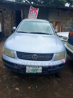 Volkswagen Passat 2002 Blue