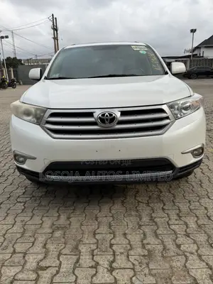 Toyota Highlander SE 2011 White