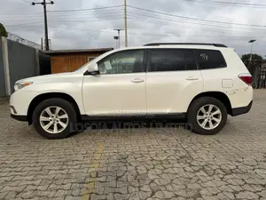 Toyota Highlander SE 2011 White