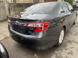 Toyota Camry Hybrid XLE 2012 Gray