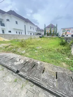 515sqm of Land in Crown Estate