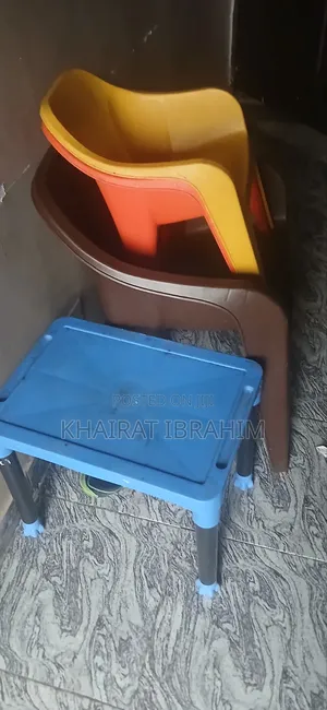 2big and 2small Plastic Chairs and Table for Family