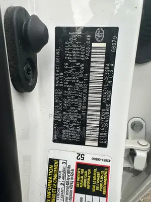 Toyota Camry SE FWD (2.5L 4cyl 8AM) 2018 White