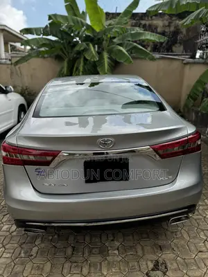Toyota Avalon XLE Sedan FWD (3.5L 6cyl 6A) 2017 Silver