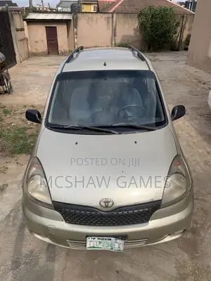 Toyota Yaris 2001 Gold